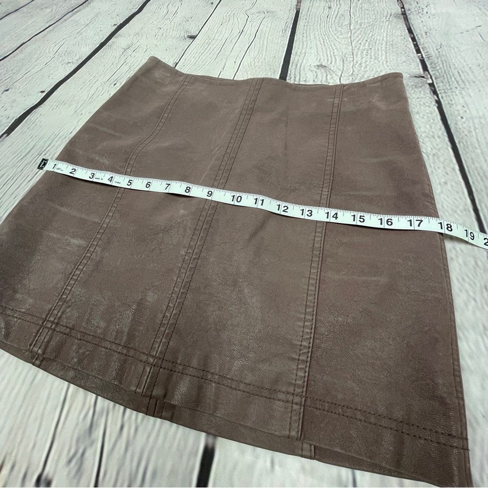 FREE PEOPLE faux leather dusty rose mini skirt, size 6 - Picture 9 of 15